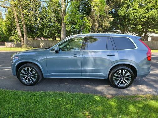 2020 Volvo XC90 T5 Momentum 7 Passenger
