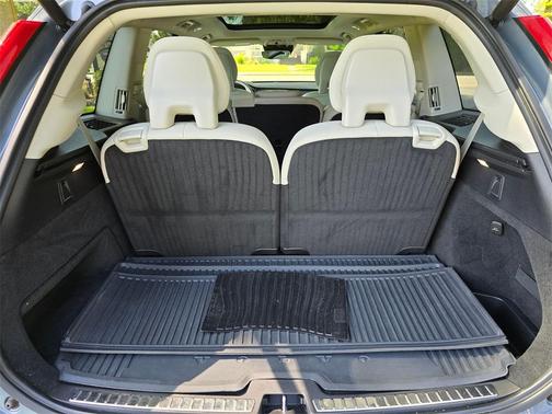2020 Volvo XC90 T5 Momentum 7 Passenger