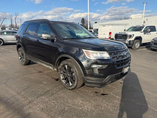 AGATE BLACK METALLIC 2019 Ford Explorer XLT
