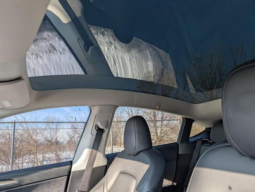 2022 Tesla Model Y Long Range Dual Motor All-Wheel Drive