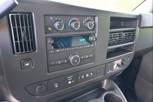 2025 GMC Savana 2500 RWD 3500 Extended Wheelbase Work Van