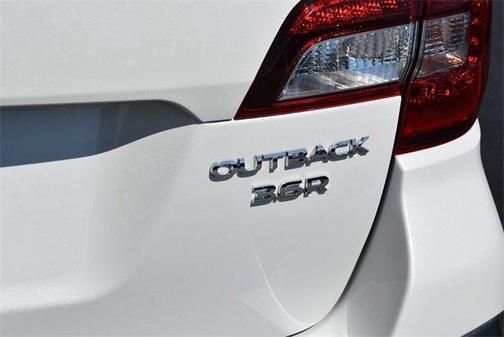 Crystal White Pearl 2019 Subaru Outback 3.6R Limited