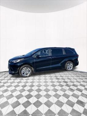 2023 Toyota Sienna Platinum 7 Passenger