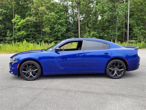 Photo 4 of 26 of 2020 Dodge Charger SXT
