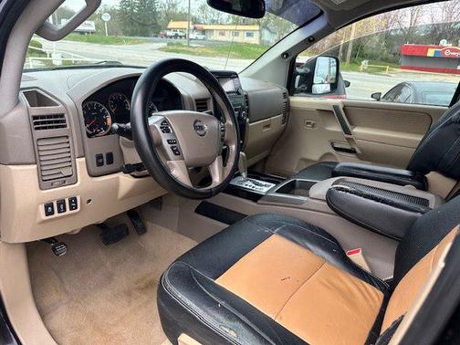 2013 Nissan Titan SV