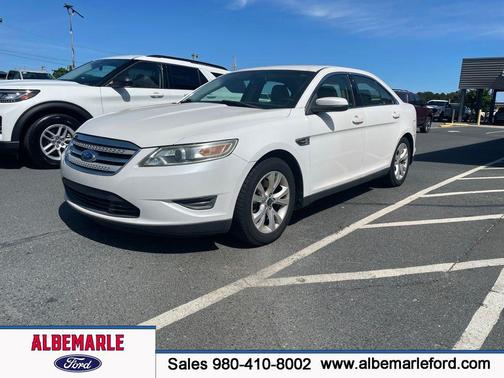 White 2012 Ford Taurus SEL Sedan