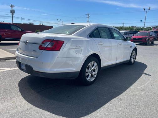 White 2012 Ford Taurus SEL