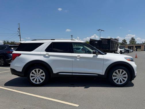 White Metallic 2021 Ford Explorer Platinum