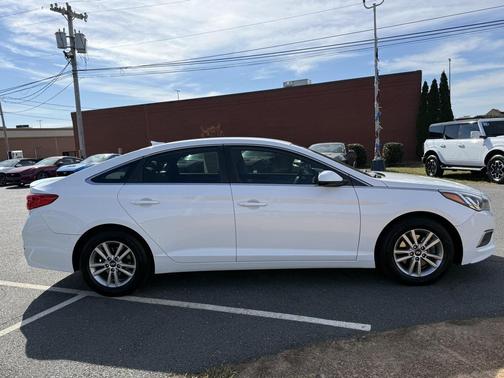 2017 Hyundai SONATA SE