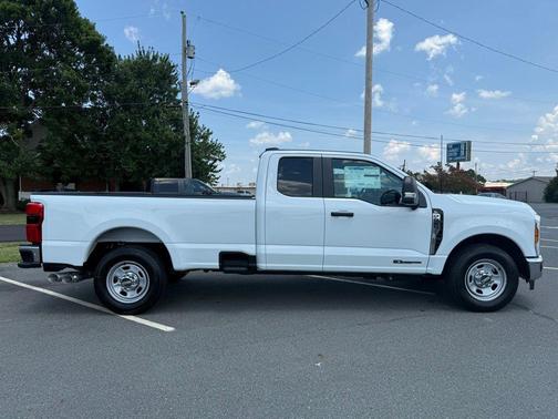 Oxford White 2025 Ford F-350 XL