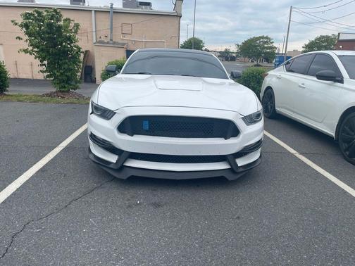 Oxford White 2017 Ford Mustang GT