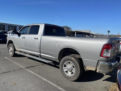 2019 RAM 2500 Big Horn Crew Cab 4x4 8' Box