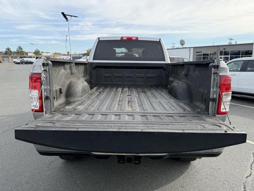 2019 RAM 2500 Big Horn Crew Cab 4x4 8' Box