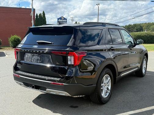 Agate Black Metallic 2025 Ford Explorer Active