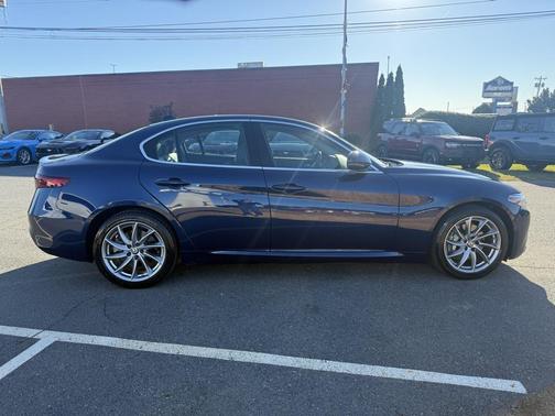 2019 Alfa Romeo Giulia Base