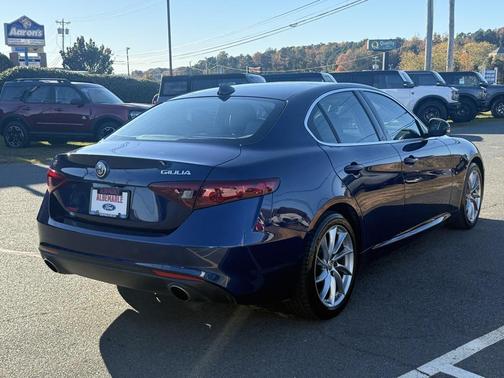 2019 Alfa Romeo Giulia Base
