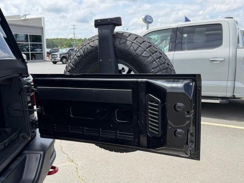 Black Clearcoat 2016 Jeep Wrangler Unlimited Sahara