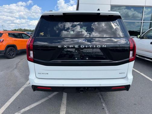 Oxford White 2025 Ford Expedition Max Active 4x4