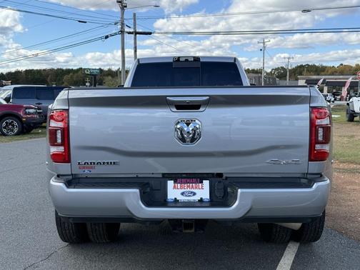 2023 RAM 3500 Laramie Crew Cab 4x4 8' Box