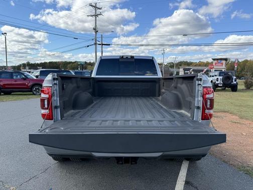 2023 RAM 3500 Laramie Crew Cab 4x4 8' Box