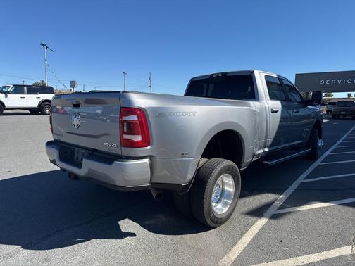 2023 RAM 3500 Laramie Crew Cab 4x4 8' Box