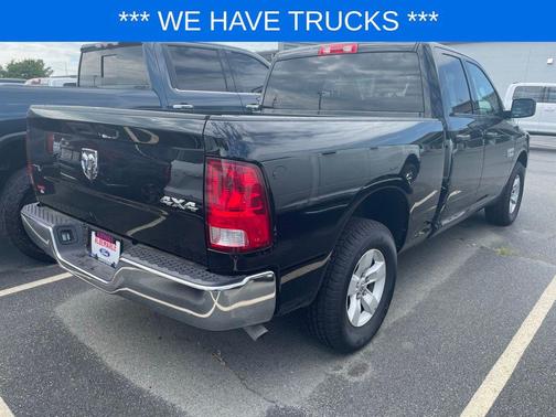 Diamond Black Crystal Pearlcoat 2024 RAM 1500 Classic SLT