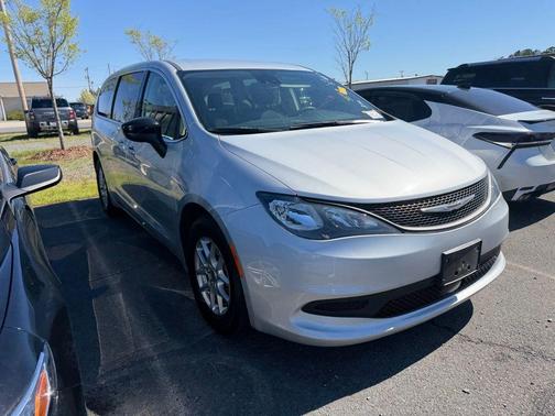 2024 Chrysler Voyager LX