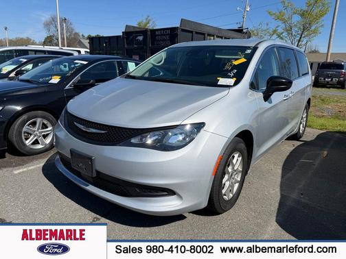 2024 Chrysler Voyager LX