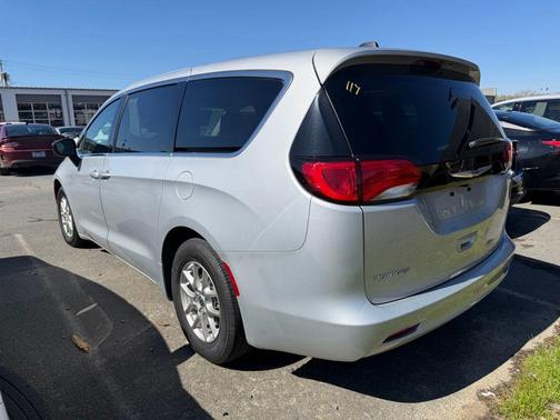 2024 Chrysler Voyager LX