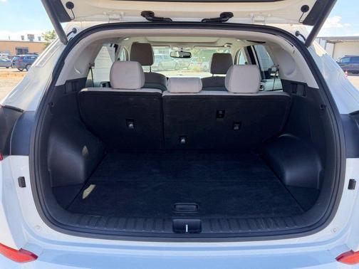 Dazzling White 2018 Hyundai TUCSON Value