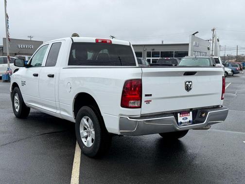 Bright White Clearcoat 2024 RAM 1500 Classic SLT