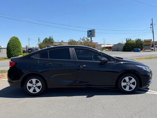 Mosaic Black Metallic 2018 Chevrolet Cruze LS