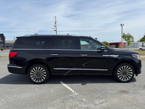 Black Metallic 2019 Lincoln Navigator L Reserve