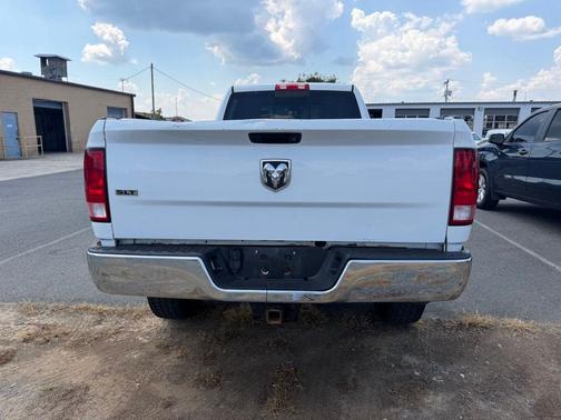 Bright White Clearcoat 2017 RAM 2500 SLT Crew Cab 4x4 8' Box