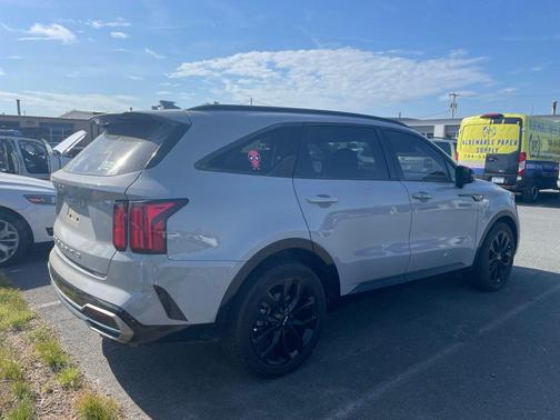 Wolf Gray 2022 Kia Sorento SX