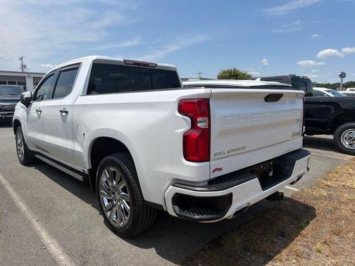 Iridescent Pearl Tricoat 2019 Chevrolet Silverado 1500 High Country