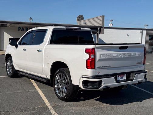 Iridescent Pearl Tricoat 2019 Chevrolet Silverado 1500 High Country