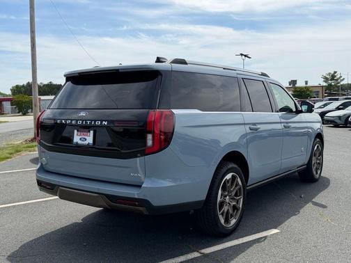 Glacier Gray Metallic Tri-Coat 2026 Ford Expedition Max King Ranch