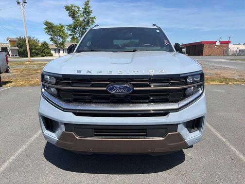 Glacier Gray Metallic Tri-Coat 2026 Ford Expedition Max King Ranch
