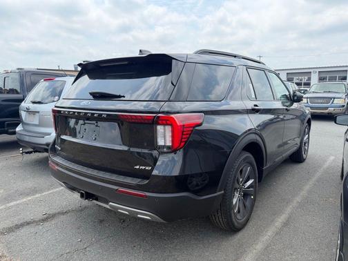 Agate Black Metallic 2026 Ford Explorer Active