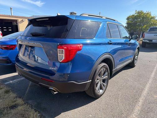 Blue Metallic 2022 Ford Explorer XLT
