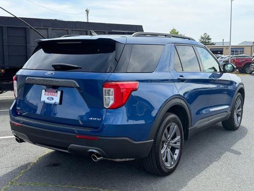 Blue Metallic 2022 Ford Explorer XLT
