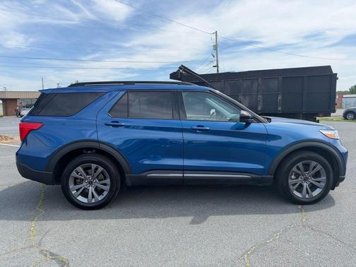 Blue Metallic 2022 Ford Explorer XLT