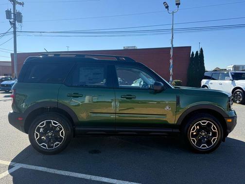 Eruption Green Metallic 2025 Ford Bronco Sport Outer Banks