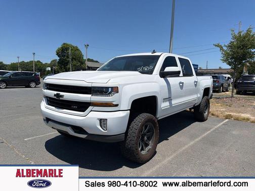 Summit White 2018 Chevrolet Silverado 1500 2LT