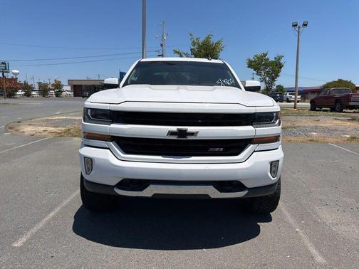 Summit White 2018 Chevrolet Silverado 1500 2LT