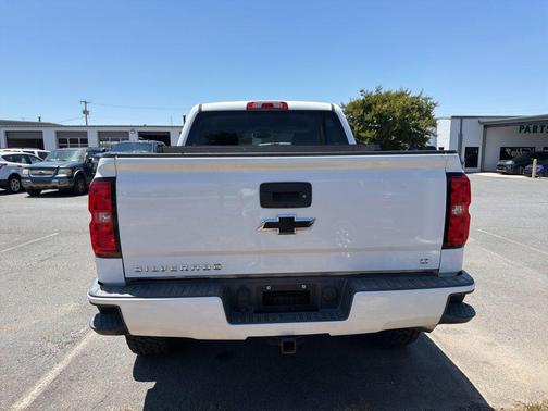 Summit White 2018 Chevrolet Silverado 1500 2LT