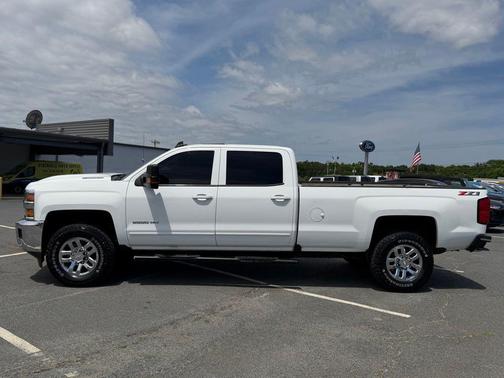 Summit White 2019 Chevrolet Silverado 2500 LT