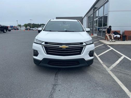 Summit White 2022 Chevrolet Traverse LT Leather