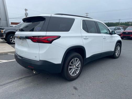 Summit White 2022 Chevrolet Traverse LT Leather